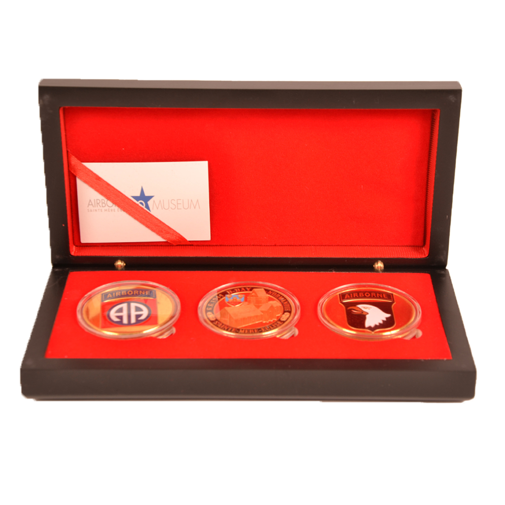 3 Medals Set Museum Box 